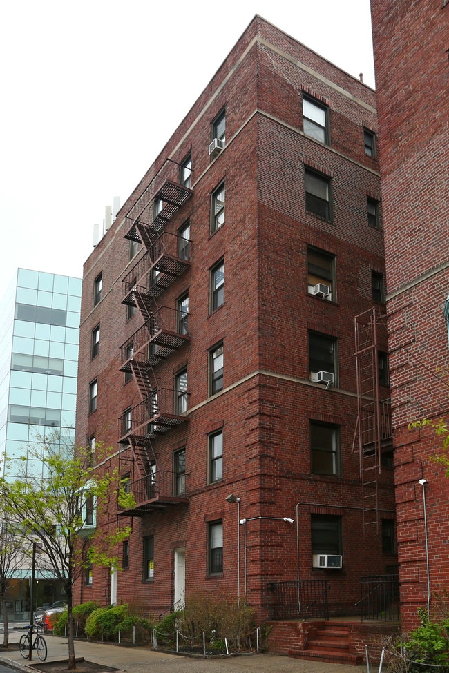 25-10 30th Road in Astoria, NY - Building Photo - Building Photo