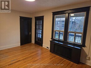 4 Hyde Park Ave in Hamilton, ON - Building Photo - Building Photo