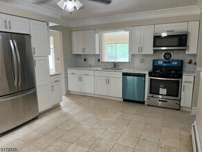 11 Crefeld Ct in Lincoln Park, NJ - Building Photo - Building Photo