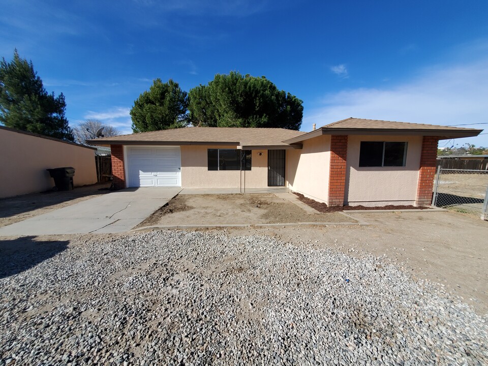 32036 Avenue E in Yucaipa, CA - Building Photo