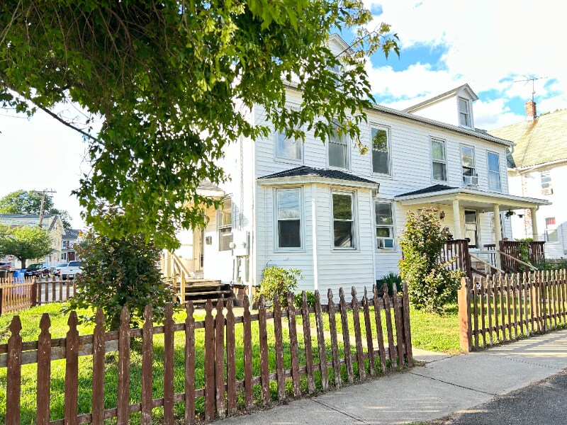 38 Warwick St in Middletown, CT - Building Photo