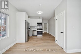 251 Simcoe St S in Oshawa, ON - Building Photo - Building Photo