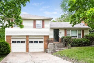 1202 Baltimore St in Pleasant Hill, MO - Building Photo