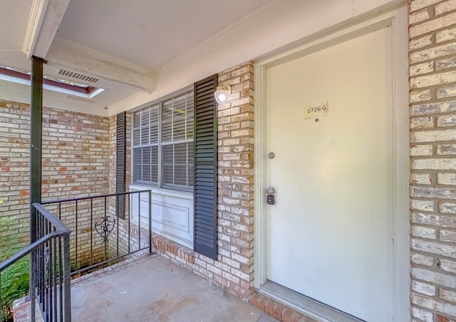 1726 Hartsfield Rd