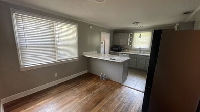 401 E 66th St in Savannah, GA - Building Photo - Building Photo