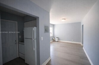 6080 W Flagler St in Miami, FL - Building Photo - Building Photo