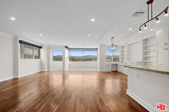 875 Comstock Ave in Los Angeles, CA - Building Photo - Building Photo