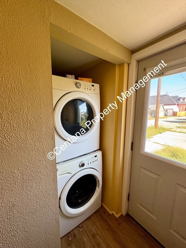 property at 716 E 5th St
