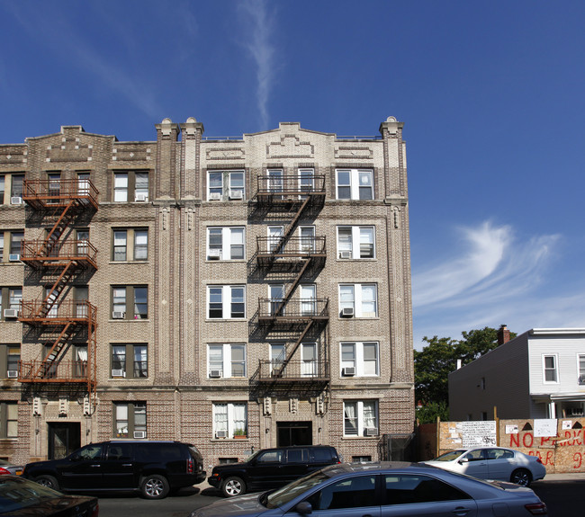 30-70 32nd St in Astoria, NY - Building Photo - Building Photo