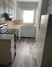 705 Hollycrest Dr in Champaign, IL - Building Photo - Building Photo