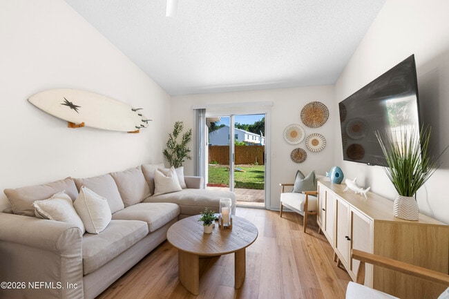 1105 Mimosa Cove Ct W in Jacksonville, FL - Building Photo - Building Photo