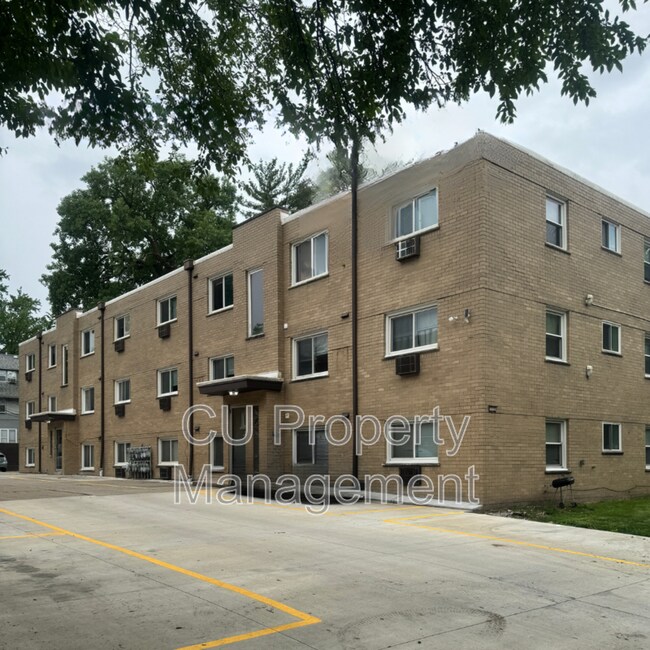 713 W Church St in Champaign, IL - Building Photo - Building Photo