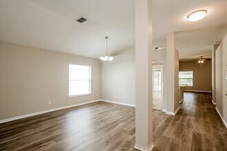10270 Oasis Palm Dr in Tampa, FL - Building Photo - Building Photo
