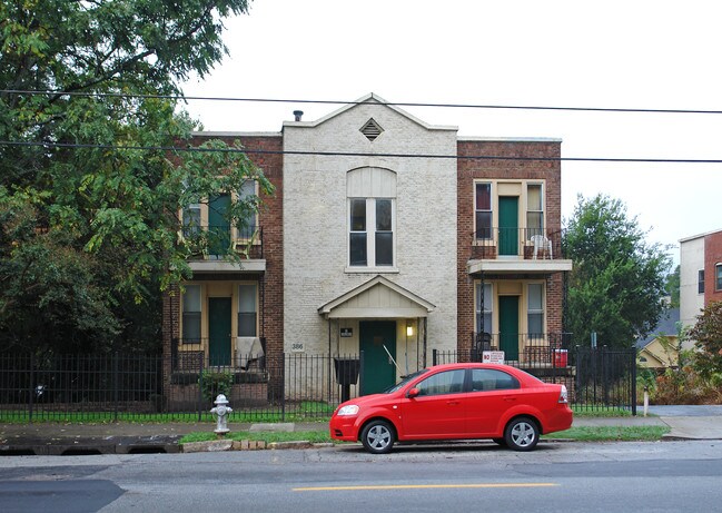 386 NE Parkway Dr in Atlanta, GA - Foto de edificio - Building Photo