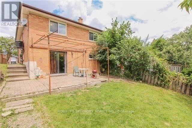 31 Lakeland Dr in Toronto, ON - Building Photo - Building Photo