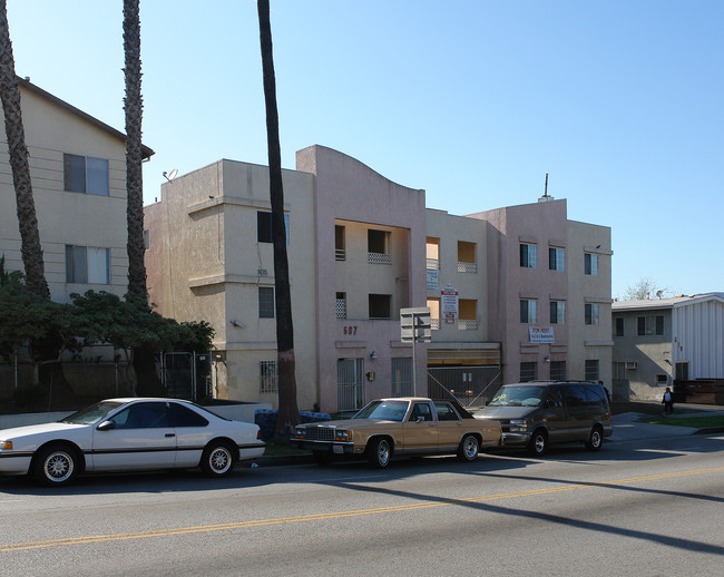 607 N Normandie Ave in Los Angeles, CA - Foto de edificio - Building Photo