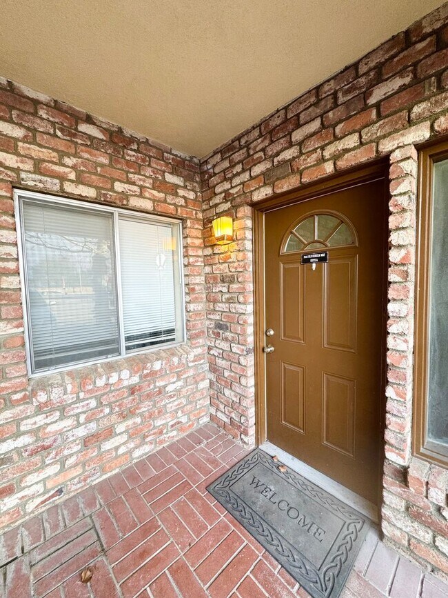 2441 Old Eureka Way in Redding, CA - Building Photo - Building Photo