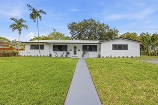 11436 SW 81st Rd in Pinecrest, FL - Building Photo