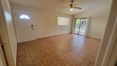 44 Gumbo Limbo Ave, Unit Upstairs in Key Largo, FL - Building Photo - Building Photo