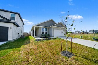 1339 Entrada de Real in Converse, TX - Building Photo - Building Photo