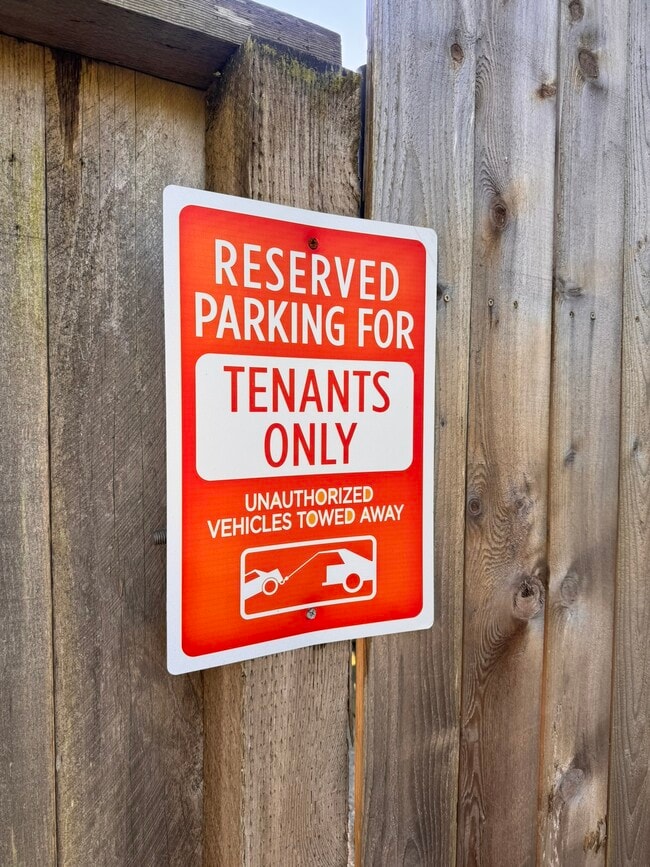 438 10th Ct in Coos Bay, OR - Foto de edificio - Building Photo