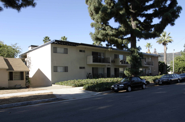 2254 Mira Vista Ave in Montrose, CA - Foto de edificio - Building Photo