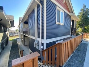 616 Lambert Ave in Nanaimo, BC - Building Photo - Building Photo