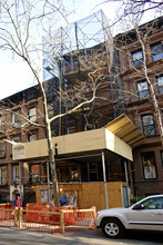 121 W 69th St in New York, NY - Building Photo - Building Photo