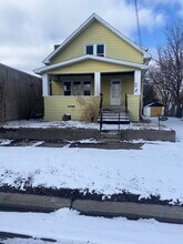 111 E Livingston Dr in Flint, MI - Building Photo - Building Photo