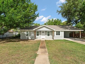 109 Harmonson in Justin, TX - Building Photo - Building Photo