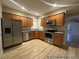 186 Plymouth St, Unit 1 in Abington, MA - Foto de edificio - Building Photo