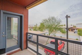 2044 S Willow Creek Apartment in Tempe, AZ - Building Photo - Building Photo