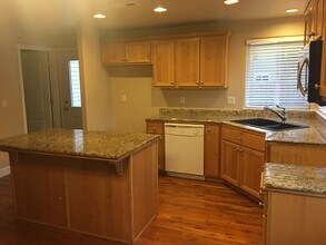 20649 Cherry Tree Ln in Bend, OR - Building Photo - Building Photo