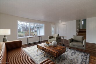 8671 Ashwood Dr in Strongsville, OH - Building Photo - Building Photo