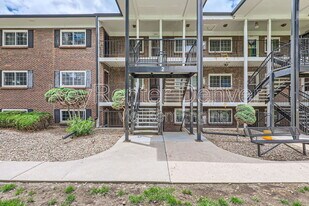 6800 E Tennessee Ave in Denver, CO - Building Photo