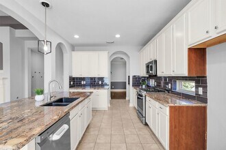 30515 Mystic Canyon Dr in Spring, TX - Foto de edificio - Building Photo