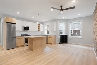 7389 N Damen Ave in Chicago, IL - Foto de edificio - Building Photo