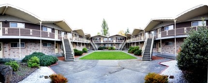 Highlander Apartments in Shoreline, WA - Building Photo - Building Photo