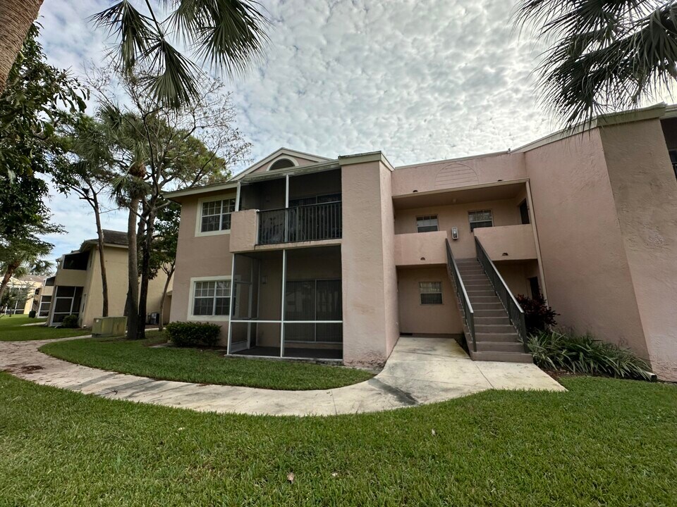 751 Cypress Ln in Pompano Beach, FL - Building Photo