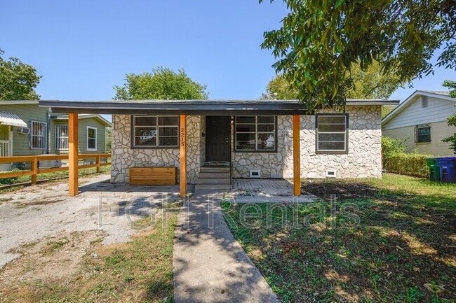 2215 Hays St in San Antonio, TX - Building Photo - Building Photo
