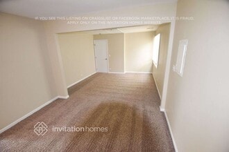 880 Edenwood Dr in Roselle, IL - Building Photo - Building Photo