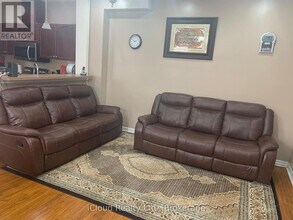 7333 Cork Tree Row in Mississauga, ON - Building Photo - Building Photo