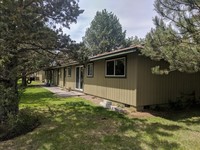 531-533 & 555-557 in Bend, OR - Foto de edificio - Building Photo