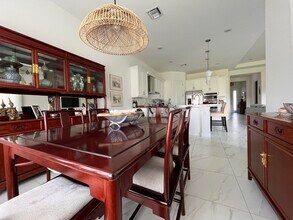 5663 St Armands Way in Westlake, FL - Building Photo - Building Photo