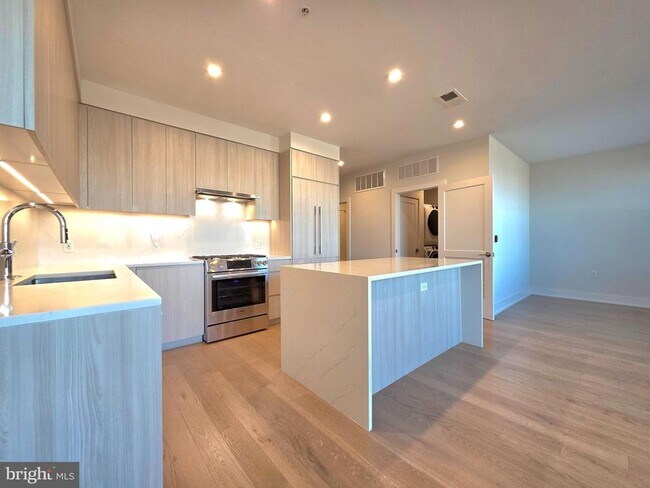 737 Swann Ave in Alexandria, VA - Building Photo - Building Photo