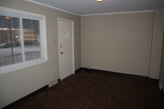 523 East St, Unit 523 in California, PA - Foto de edificio - Building Photo