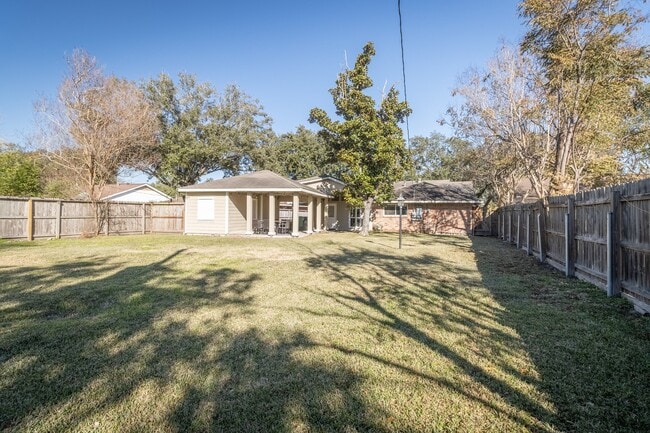 8419 Sharpview Dr