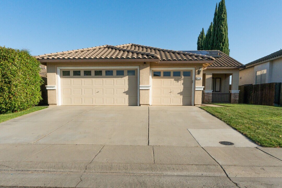 9236 Heathfield Way in Sacramento, CA - Building Photo