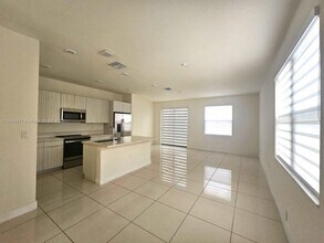 15839 NW 91st Ct in Miami Lakes, FL - Building Photo - Building Photo