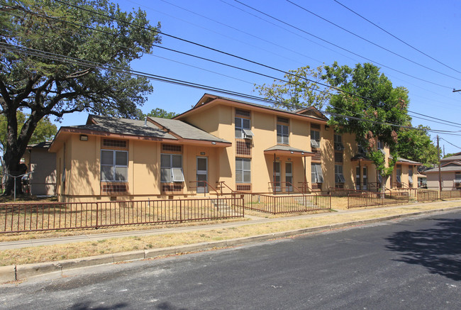 Chalmers Court in Austin, TX - Building Photo - Building Photo